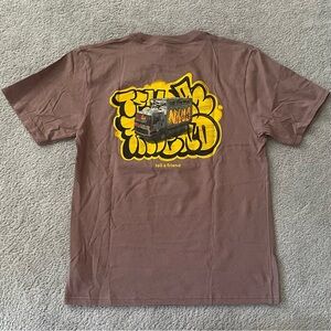 NWT Vans Kids Movin On Up Graphic T-Shirt - Deep Taupe Brown - Size L